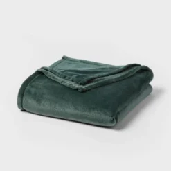 Recycled Polyester Throw Blanket - Room Essentials™ -Optimal Household Items GUEST 9805cec7 0d8c 4e99 b0b4 d5ccb4b0e1de