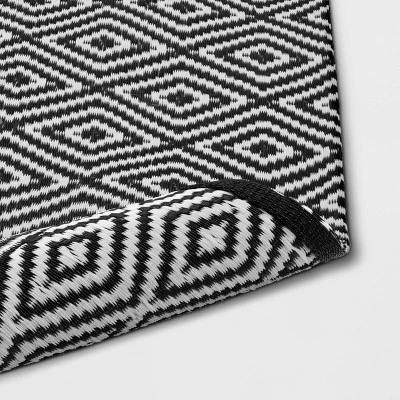 Reversible Diamond Indoor/Outdoor Rug - Room Essentials™ 4 Reversible Diamond Indoor/Outdoor Rug - Room Essentials™ - Image 2