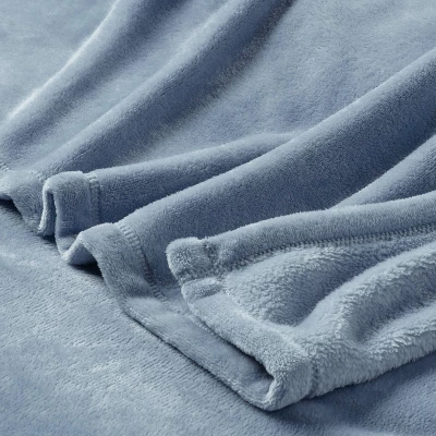 Full/Queen Solid Plush Blanket Blue - Room Essentials™ 4 Full/Queen Solid Plush Blanket Blue - Room Essentials™ - Image 2